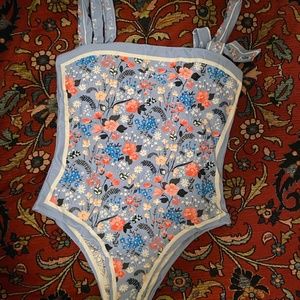 UNWORN One Piece Swimsuit US4 Floral Reversible High Cut Swimwear Bow Straps